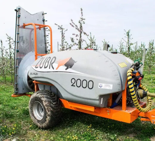 ОПРЫСКИВАТЕЛЬ ЗУБР ПВ С ПРИСТАВКОЙ “КОЛОННА 3.0”